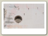 DSC_9738_Luchtrooster in blinde muur in Mostar (Bosnië en Herzegovina)
